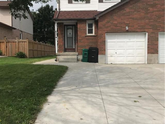 apartment at 634A NE PINEROW Crescent