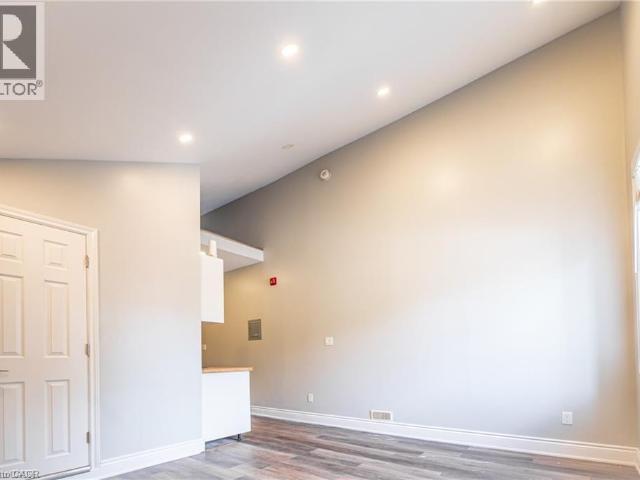 apartment at 70 VICTORIA Avenue S Unit# 2
