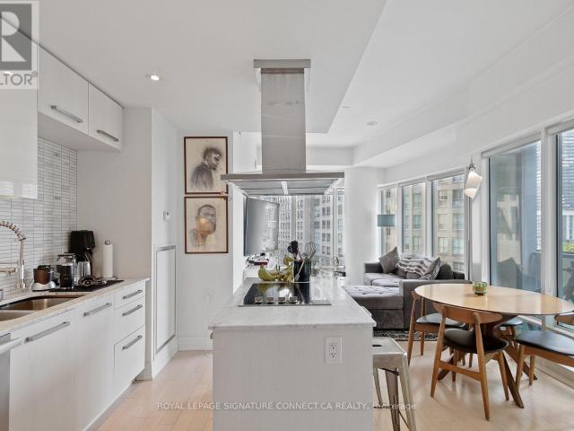 apartment at 808 8 THE ESPLANADE, Toronto, Ontario, M5E0A6
