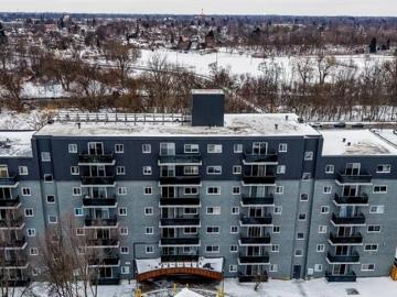 London, Ontario - Lift, Parking
