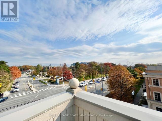 apartment at 82 HARGRAVE LANE, Toronto, Ontario, M4N0A4