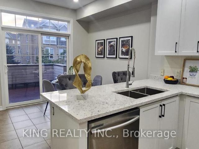 apartment at 86 MAGDALENE CRESCENT S