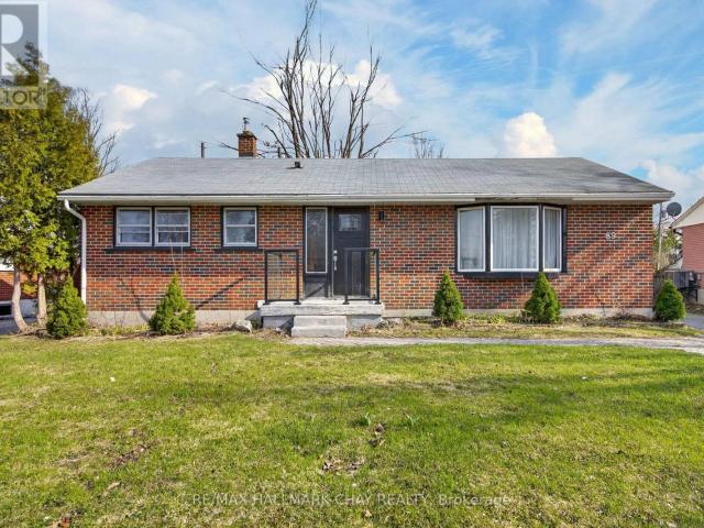 apartment at 89 NORTH ST WEST MAIN FLOOR ONLY STREET N