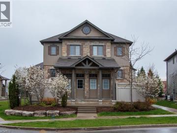 Kitchener, Ontario - Patio, Parking