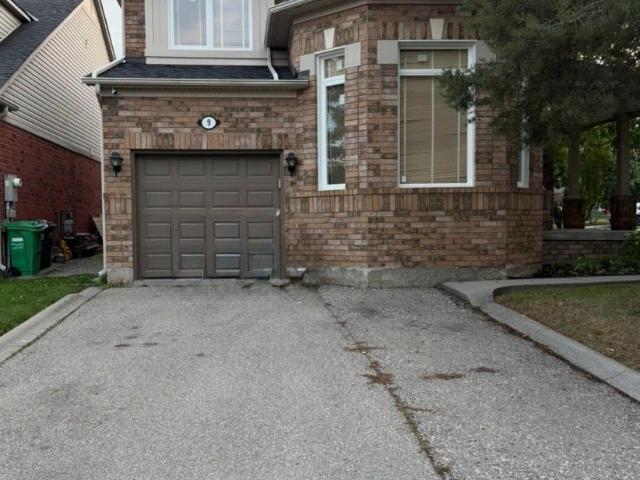 apartment at 9 UNSWORTH STREET, Brampton, Ontario, L7A1Z9