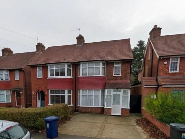Apartment at Cotswold Gardens, Greater London