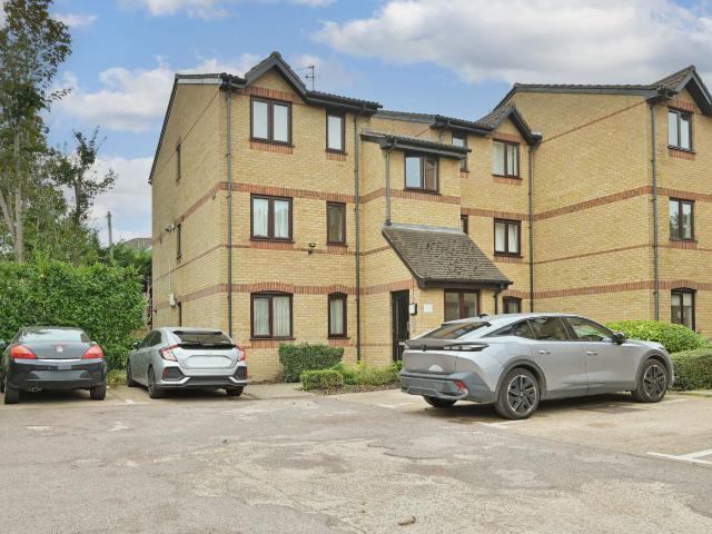 Apartment at Courtlands Close, Watford