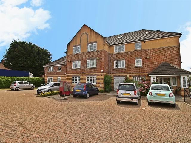 Apartment at Cockfosters Road, Greater London