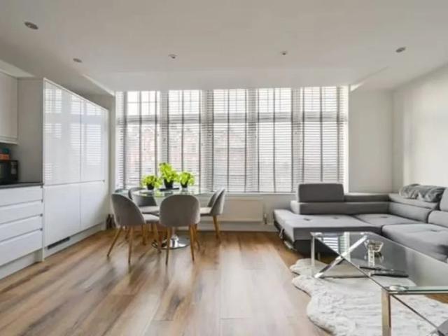 Apartment at Colney Hatch Lane, Greater London