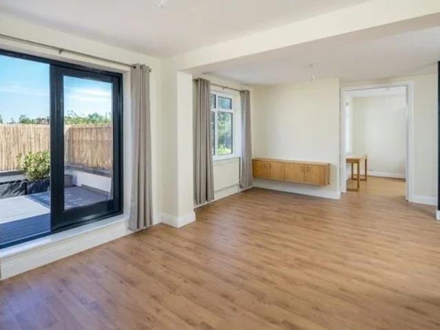 Apartment at Coppetts Road, Greater London