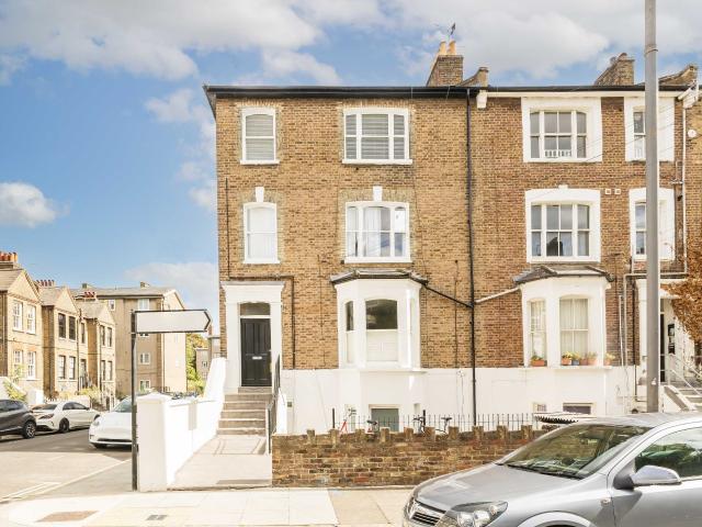 Apartment at Cathnor Road, Greater London