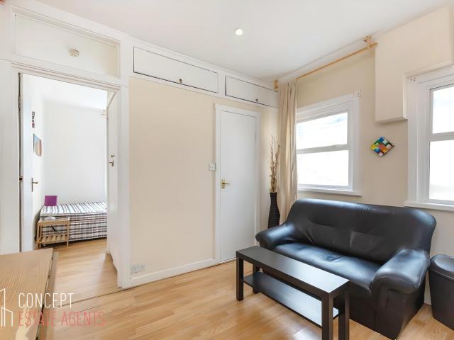 Apartment at Cathles Road, Greater London