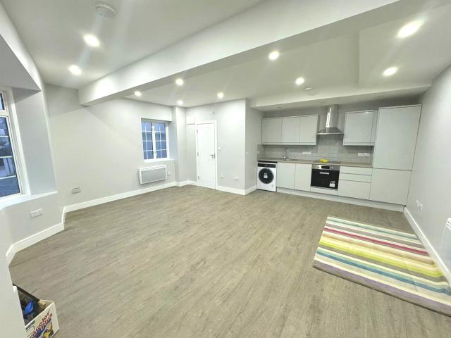 Apartment at Cavendish Avenue, Greater London