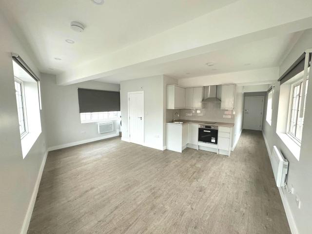 Apartment at Cavendish Avenue, Greater London