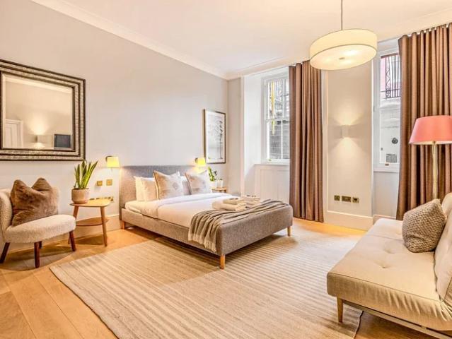 Apartment at Cadogan Square, Greater London