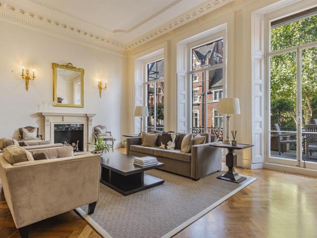 Apartment at Cadogan Square, Greater London