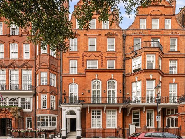 Apartment at Cadogan Square, Greater London