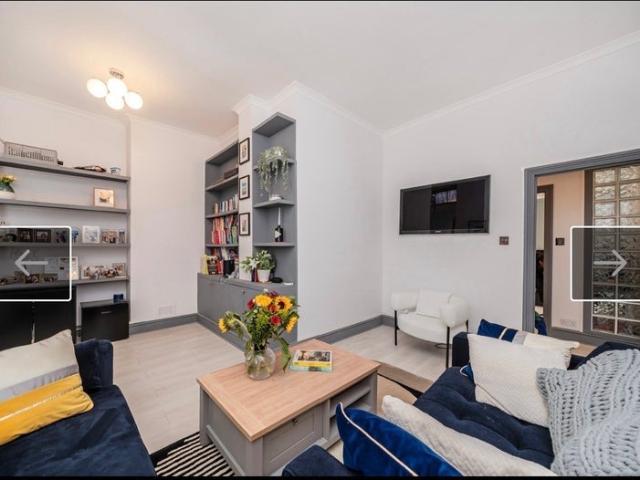 Apartment at Cambridge Street, City of Westminster