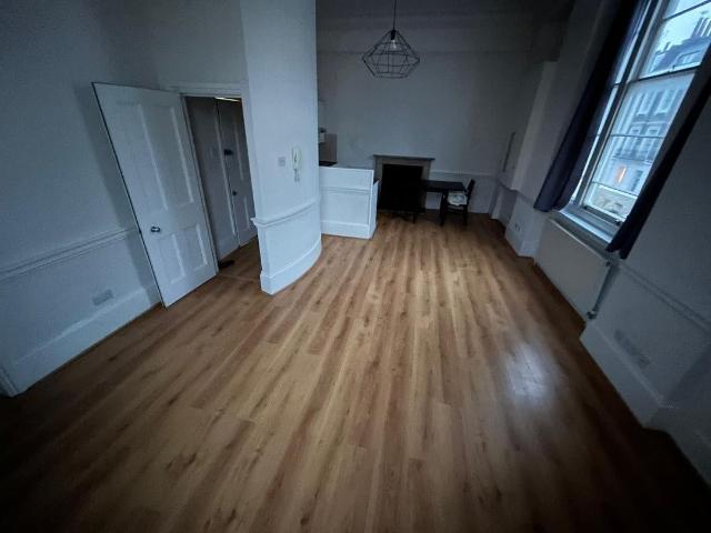 Apartment at Cambridge Street, City of Westminster
