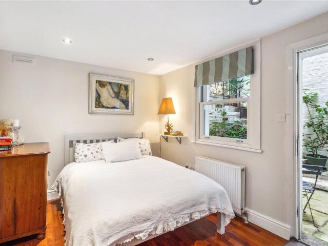 Apartment at Campden Grove, Greater London
