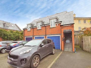 Apartment at Campriano Drive, Warwick