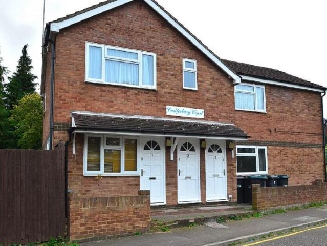 Apartment at Canterbury Close, Luton