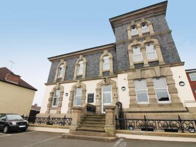 Apartment at Cape Road, Warwick