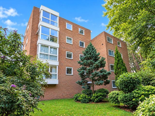 Apartment at Cardwell Crescent, Ascot