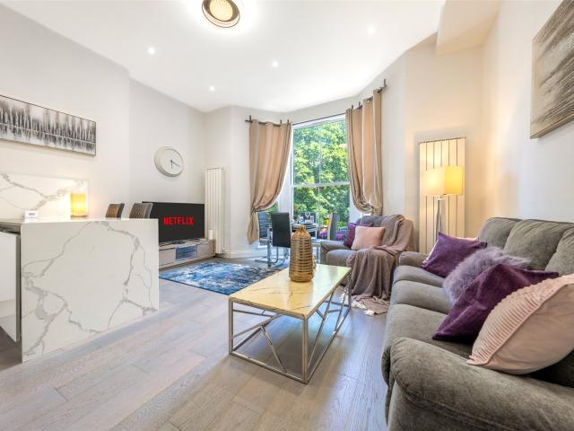 apartment at Carlton Vale, London, NW6 5EE