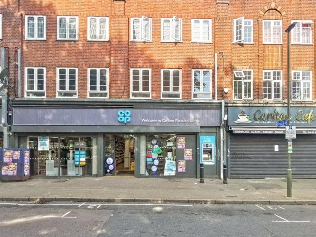 Apartment at Carlton Parade, Greater London