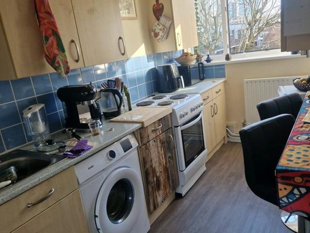 Apartment at Carnoustie Drive, Greater London