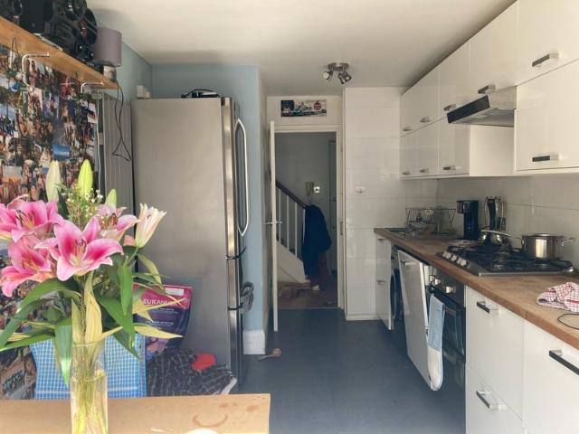 Apartment at Carnoustie Drive, Greater London
