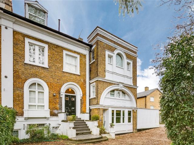 Apartment at Castelnau, Greater London