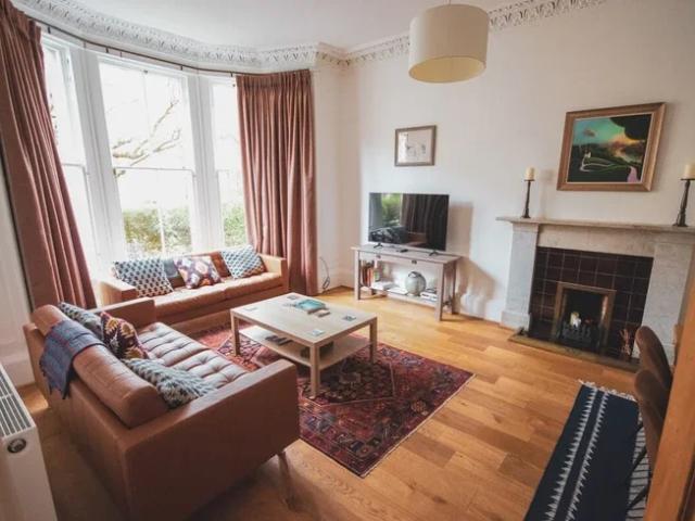 Apartment at Cecil Street, Glasgow