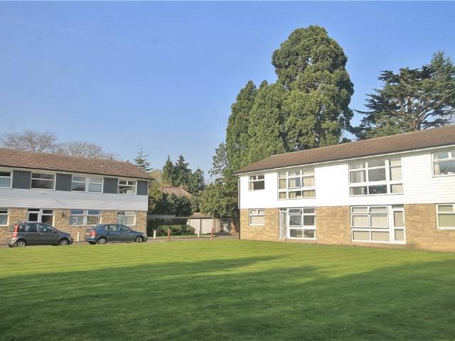 Apartment at Cedar Close, Borough of Spelthorne