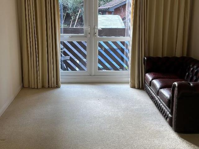 Apartment at Cedar Close, Greater London