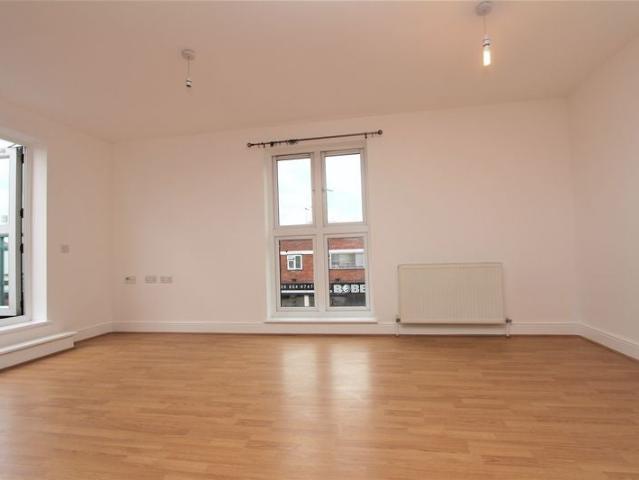 Apartment at Cedar Avenue, Greater London