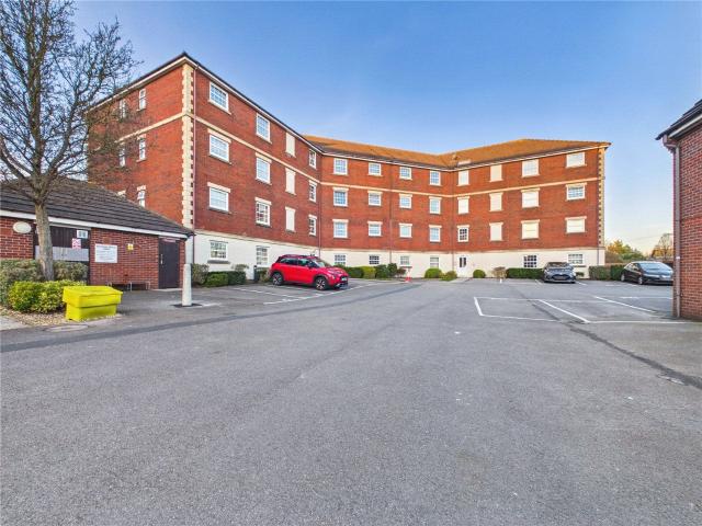 Apartment at Champs Sur Marne, Bristol