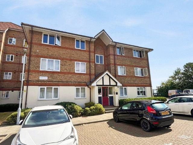 Apartment at Chandlers Drive, Greater London