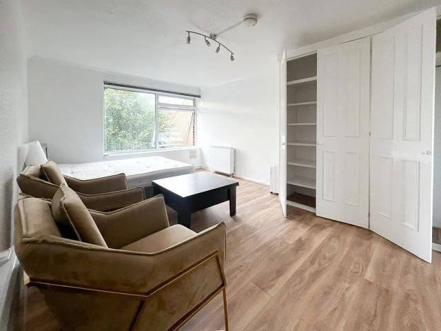 Apartment at Chase Side, Greater London