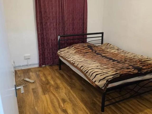 Apartment at Charlton Crescent, Greater London