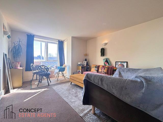 Apartment at Charlmont Road, Greater London