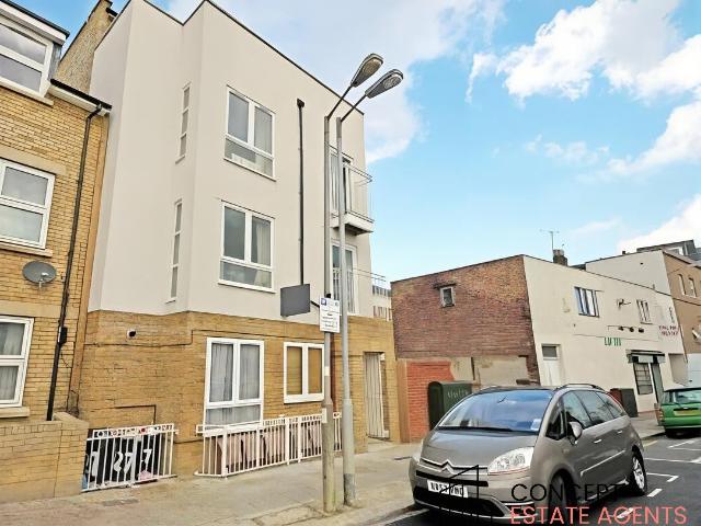 Apartment at Charlmont Road, Greater London