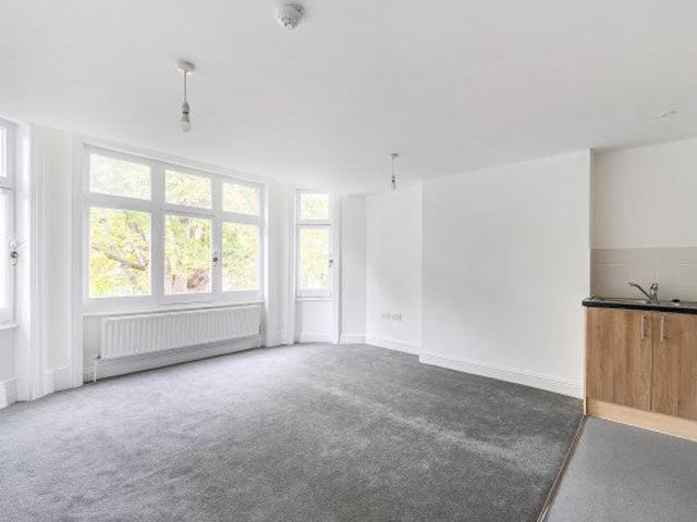 Apartment at Chatsworth Way, Greater London