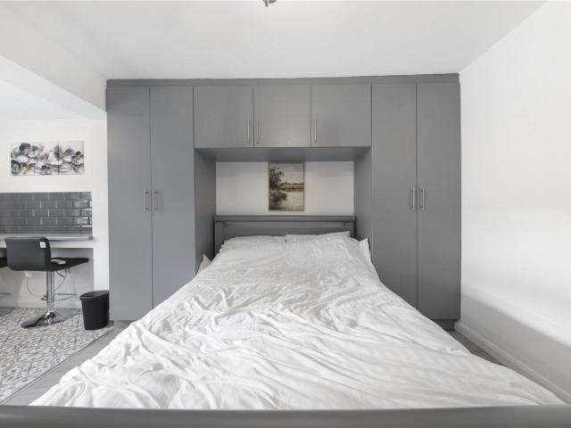 Apartment at Chatsworth Road, Greater London