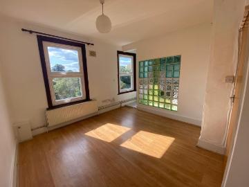 Apartment at Chatsworth Road, Greater London