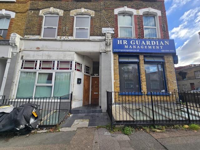 Apartment at Chatsworth Road, Greater London