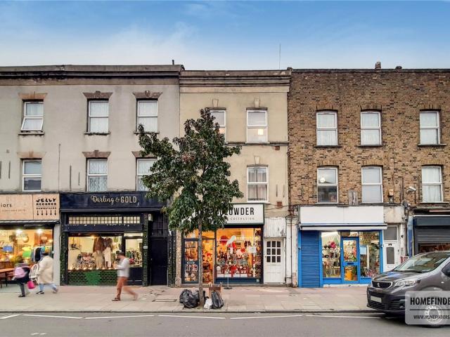 Apartment at Chatsworth Road, Greater London