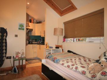 Apartment at Chatsworth Road, Greater London
