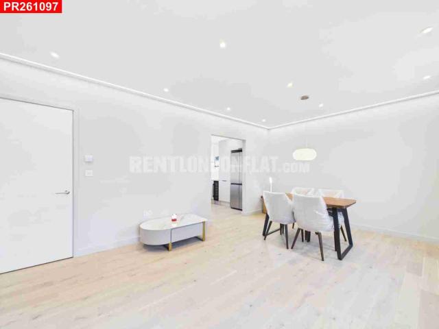 Apartment at Chatsworth Road, Greater London
